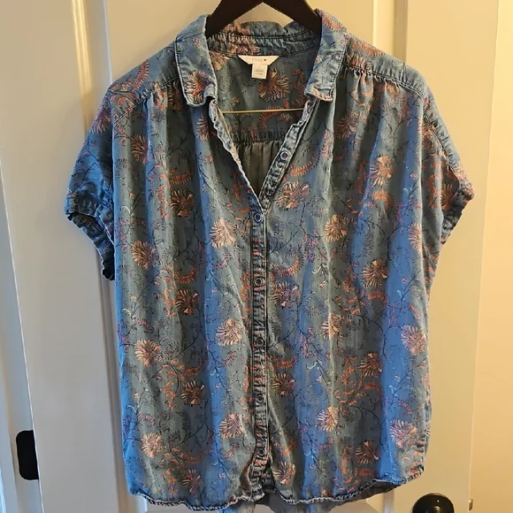 Intro Dillard’s Blue Chambray Floral Lyocell Button-Down, L, Boho, Coastal - Picture 2 of 10